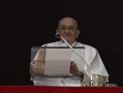 Paus Fransiskus: Salib, Takhta Allah